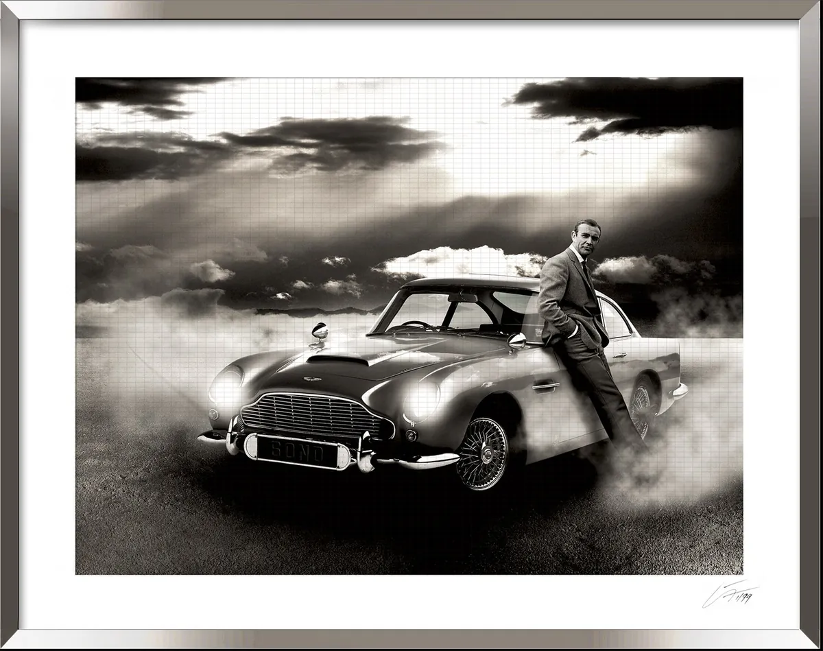 Axel Crieger, Bond