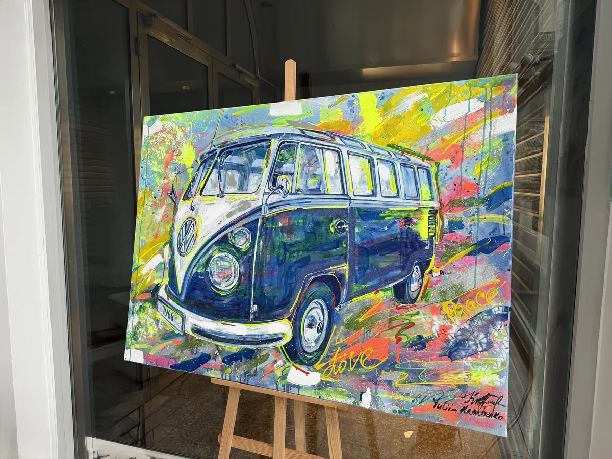 Yuliia Kravchenko, VW Bus